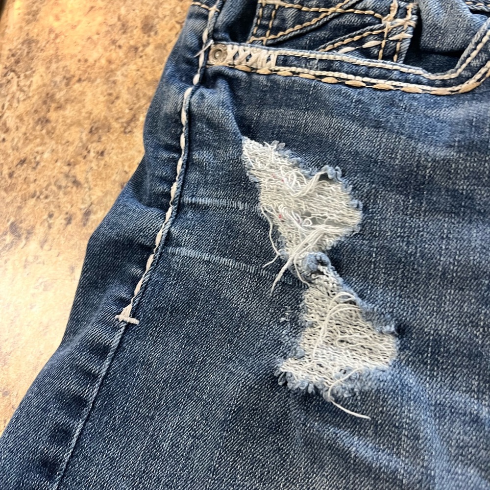 Maurices Distressed worn frayed Blue Denim Shorts - Picture 5 of 9
